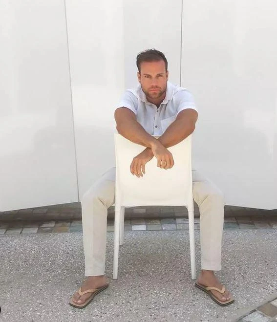 Damien Hall Original Signature Gold Badge Thongs - Flip Flops - Image 10