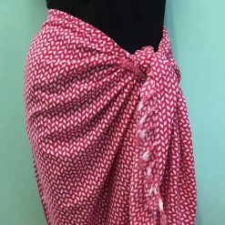 OZ RESORT Rayon Sarong Soft Patterned Fringed Sarong Hot Pink/White