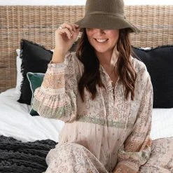 Sundaise SH525 Kay Medium Brim Bucket Hat Olive